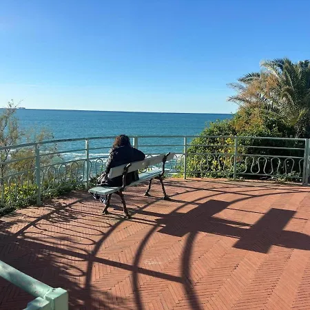 Una Finestra Sul Mare - A Window On The Sea - Nervi - Genoa *